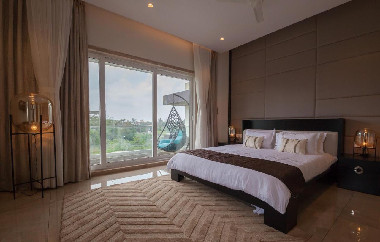 Villa Azul By Stayvista, Offering A Snooker Table, Terrace, Swimming Pool & A Spacious Lawn With A Charming Gazebo For A Perfect Getaway Лонавала Экстерьер фото
